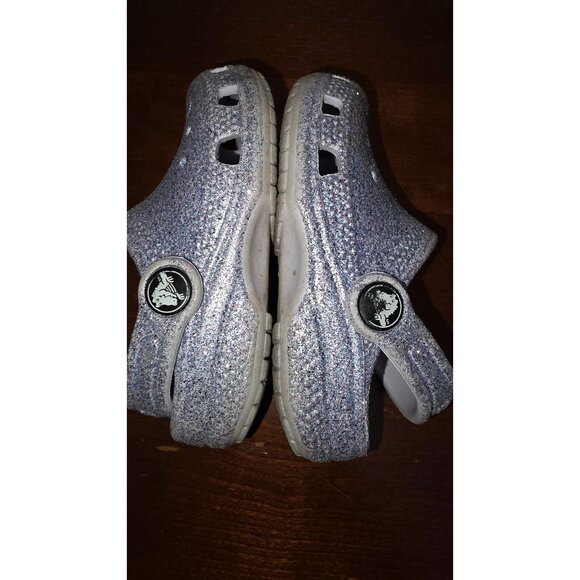 Crocs Silver Glitter C7 Kids Classic Clogs Adjustable Heel Strap - Picture 3 of 5
